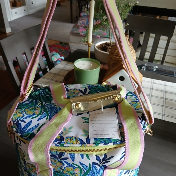 Lilly Pultzier Lg Beach Cooler With Strap Nwt - Picture 3 of 4